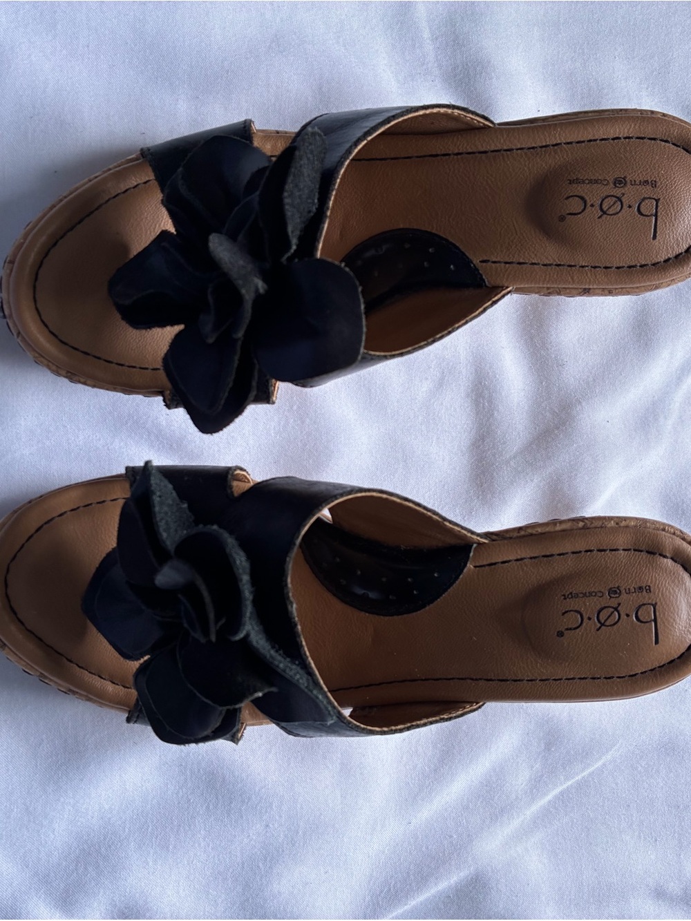 b.o.c. Black Floral Slide Wedge with Tan Footbed